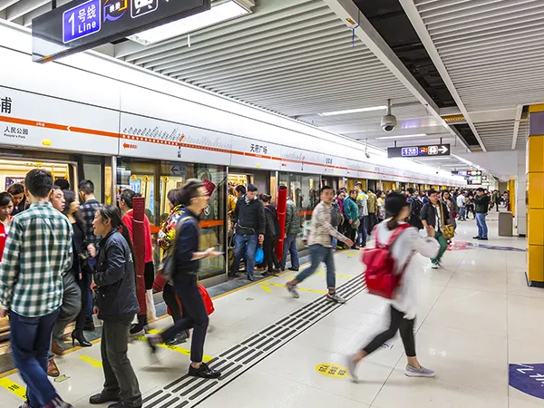 Escáner de seguridad de ondas milimétricas para control de seguridad en el metro
