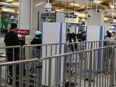 Escáner de seguridad de ondas milimétricas para control de seguridad en el metro