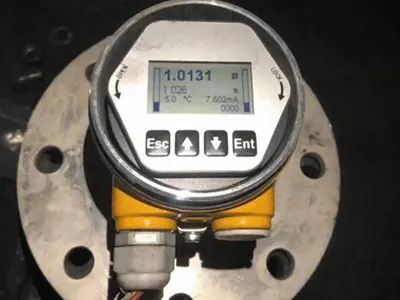 Transmisor de nivel por radar para la industria del negro de carbón/humo