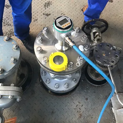 Transmisor de nivel por radar para la industria del acero