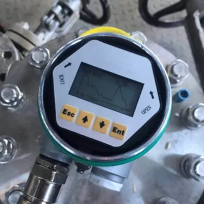 Transmisor de nivel por radar para la industria del acero