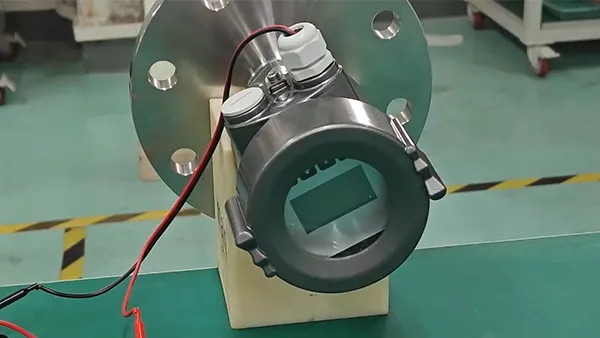 Calibración del transmisor de nivel de radar de onda guiada en fábrica